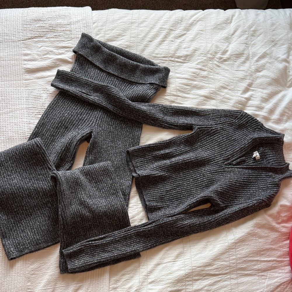 Aerie Charcoal V-Neck Sweater Set